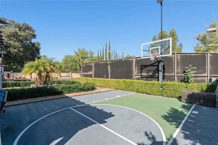 22639 Calvert Street F, Woodland Hills, California 91367