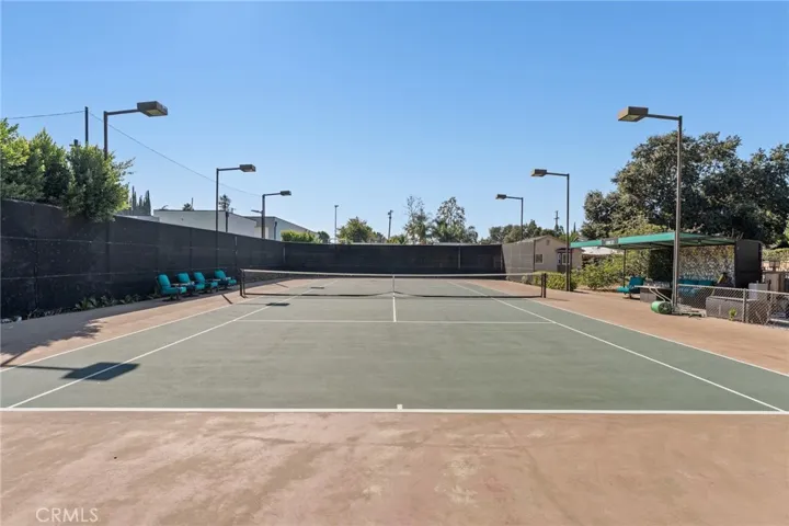 22639 Calvert Street F, Woodland Hills, California 91367