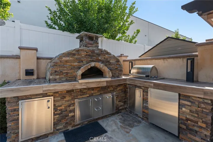 22639 Calvert Street F, Woodland Hills, California 91367