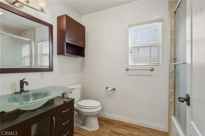 22639 Calvert Street F, Woodland Hills, California 91367