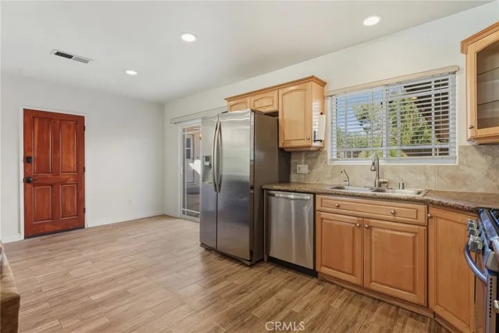 22639 Calvert Street F, Woodland Hills, California 91367