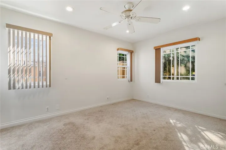 22639 Calvert Street F, Woodland Hills, California 91367
