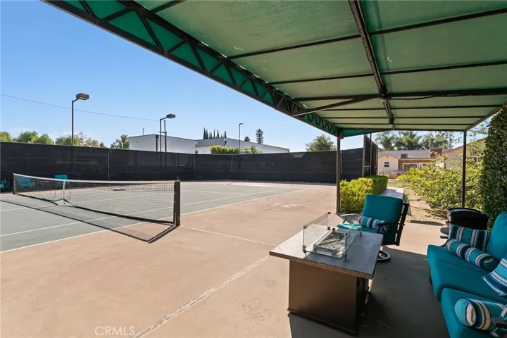 22639 Calvert Street F, Woodland Hills, California 91367