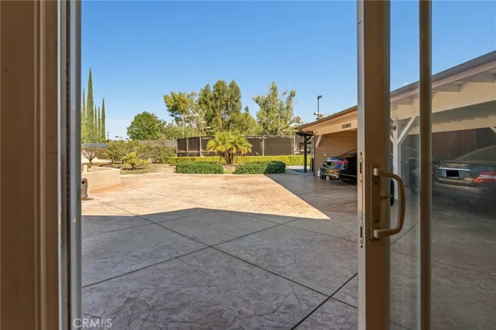 22639 Calvert Street F, Woodland Hills, California 91367
