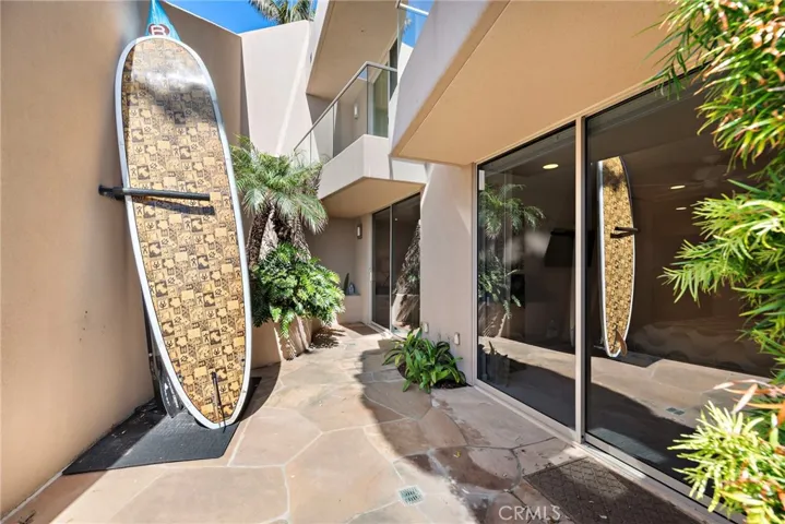Side yard complete with outdoor shower perfect for your return home from the beach, as well as ample surfboard or paddle board storage. Both sliding glass doors lead to the guest bedrooms.