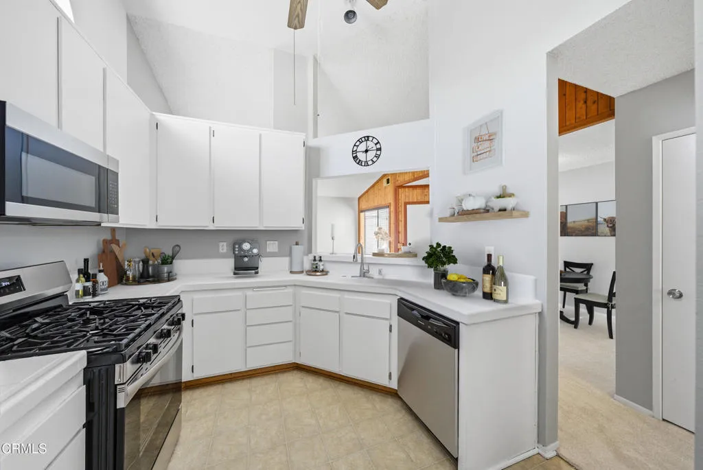 1277 Calle Bonita, Camarillo, California 93012 home-pic-5