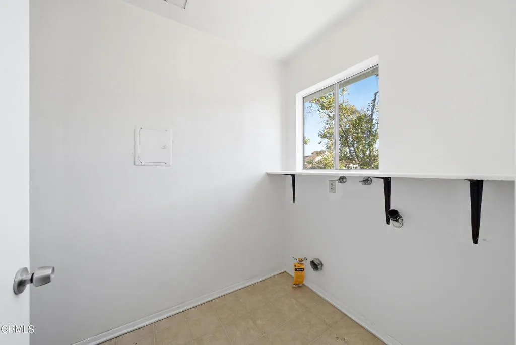 1277 Calle Bonita, Camarillo, California 93012 home-pic-16