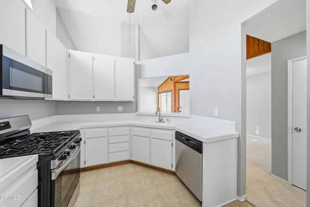 1277 Calle Bonita, Camarillo, California 93012 home-pic-4