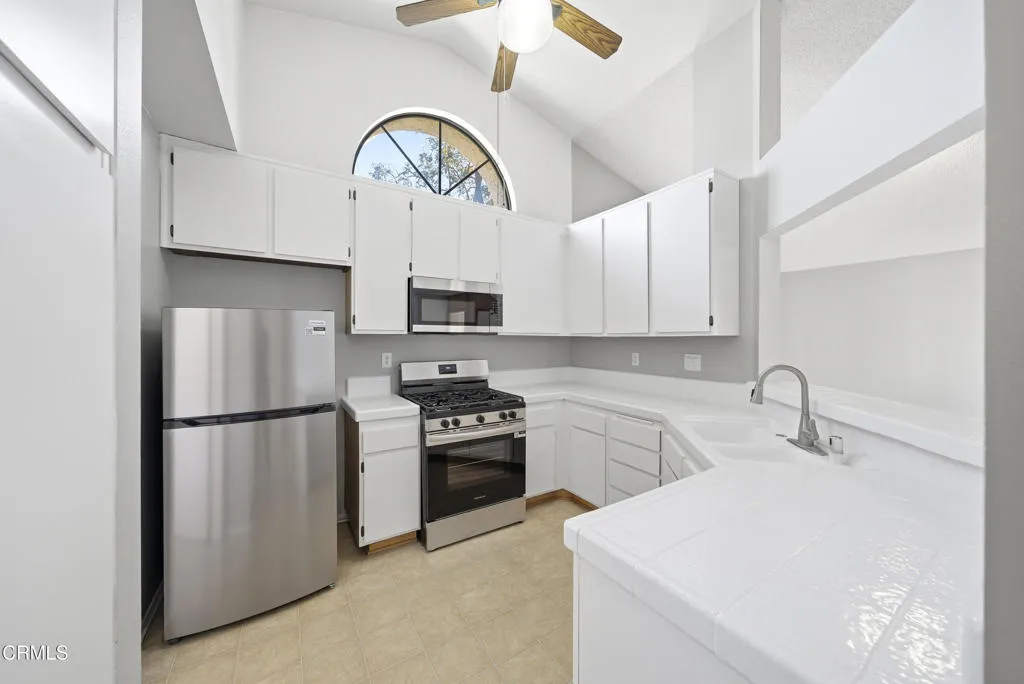 1277 Calle Bonita, Camarillo, California 93012 home-pic-6