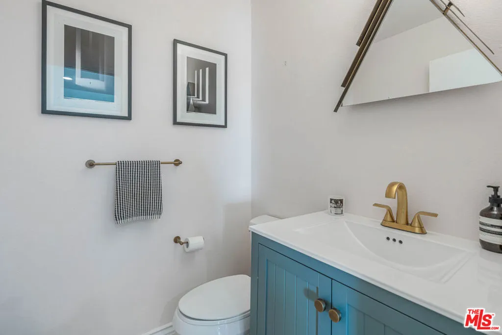 24 Westwind Street C, Venice, California 90292 home-pic-23