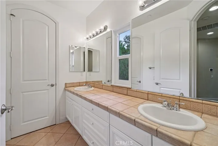 1908 Hazel Nut Court, Agoura Hills, California 91301