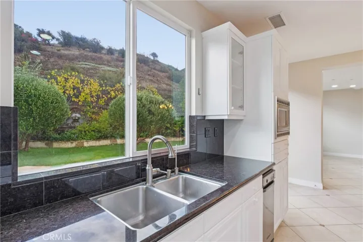1908 Hazel Nut Court, Agoura Hills, California 91301
