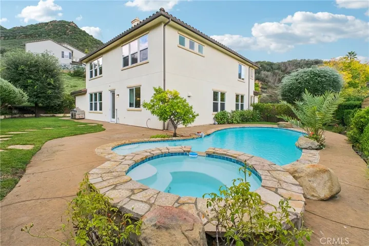 1908 Hazel Nut Court, Agoura Hills, California 91301