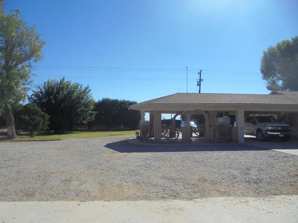 2265 E Chanslor Way, Blythe, California 92225 home-pic-9
