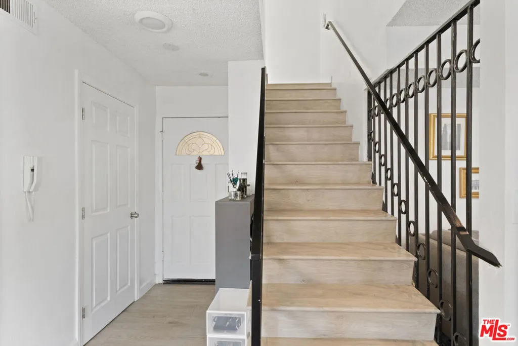 10916 Huston Street 102, North Hollywood, California 91601 home-pic-4