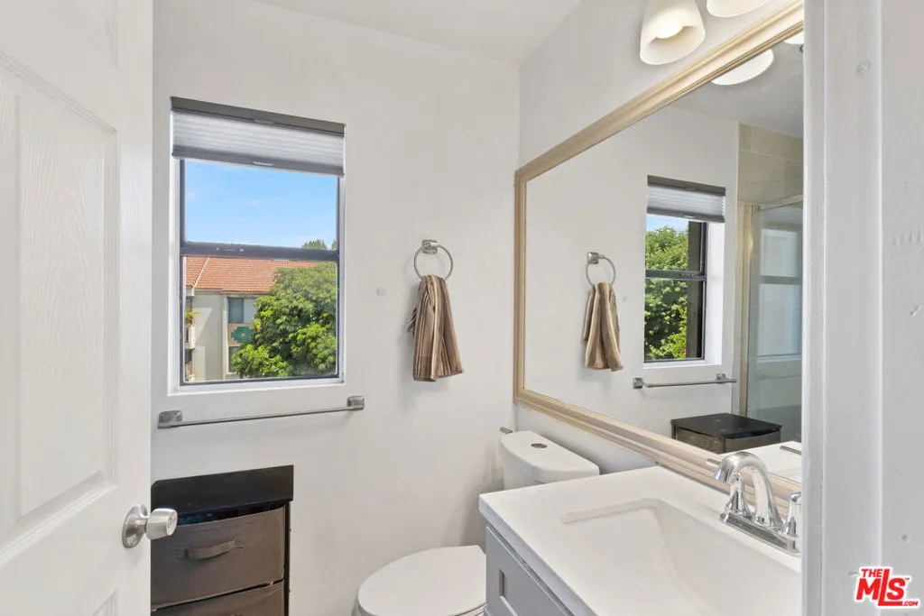 10916 Huston Street 102, North Hollywood, California 91601 home-pic-18