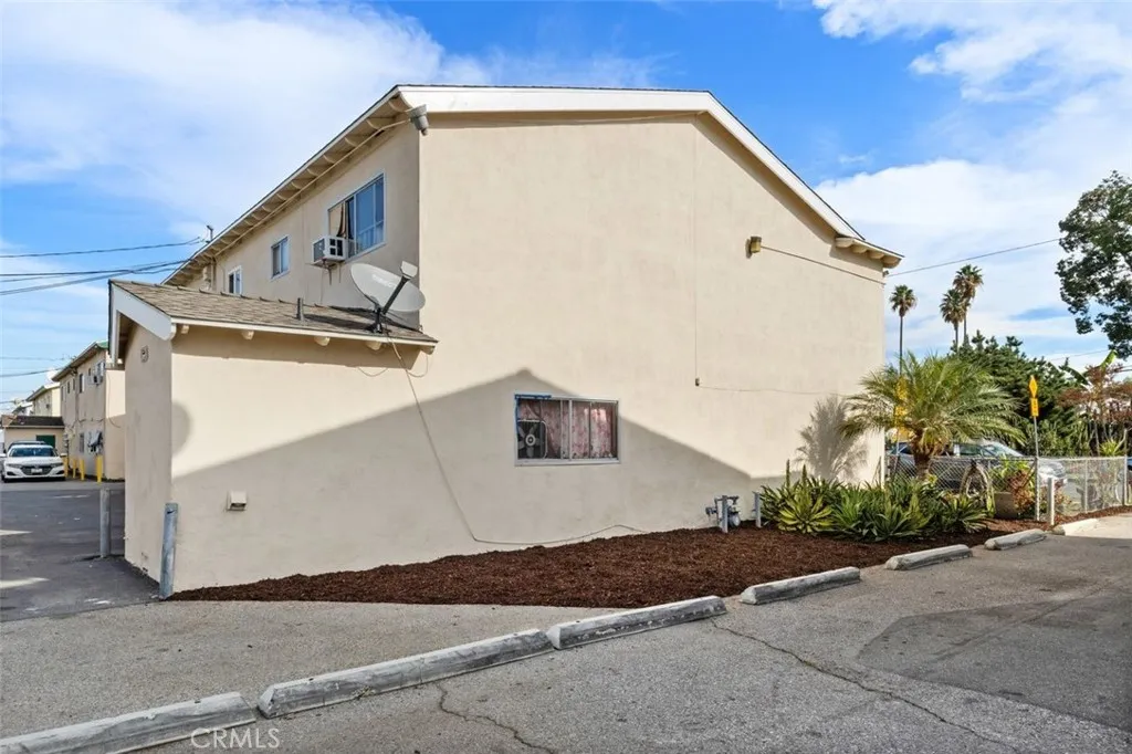 637 N Anna Drive, Anaheim, California 92805 home-pic-35