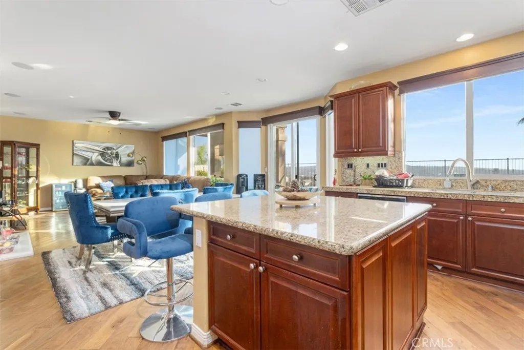 23 Via Palmieki Court, Lake Elsinore, California 92532 home-pic-12