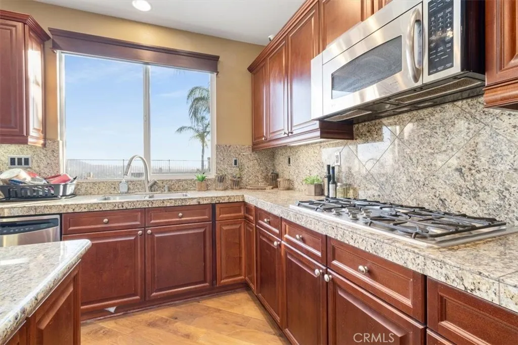 23 Via Palmieki Court, Lake Elsinore, California 92532 home-pic-11
