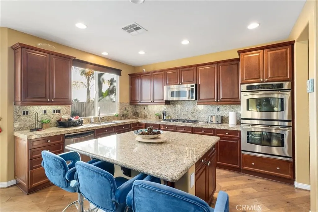 23 Via Palmieki Court, Lake Elsinore, California 92532 home-pic-6