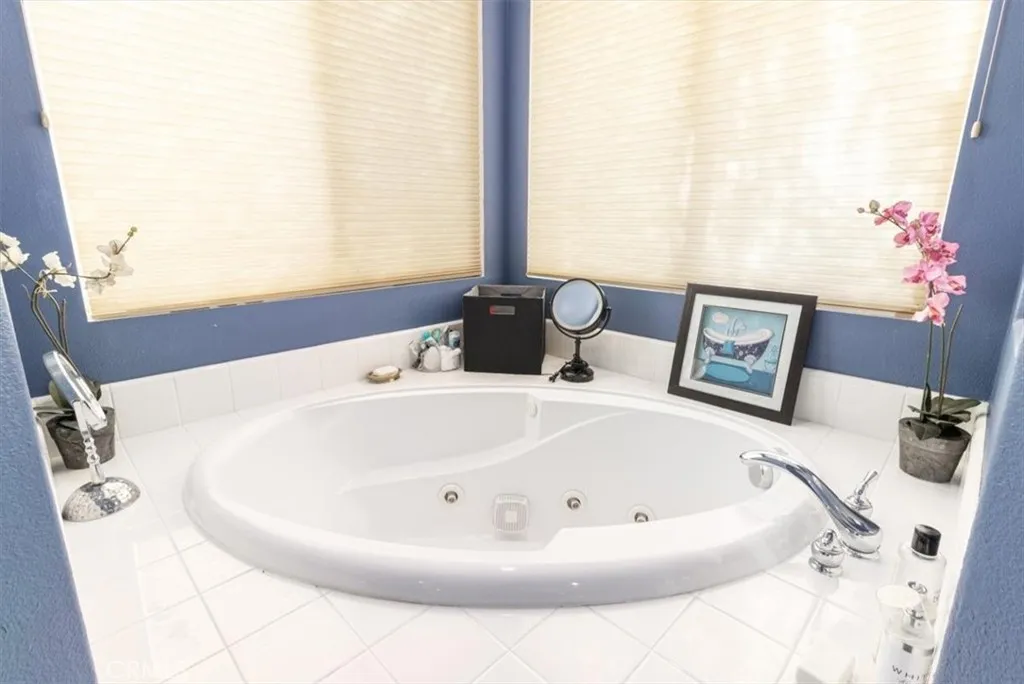 23 Via Palmieki Court, Lake Elsinore, California 92532 home-pic-21