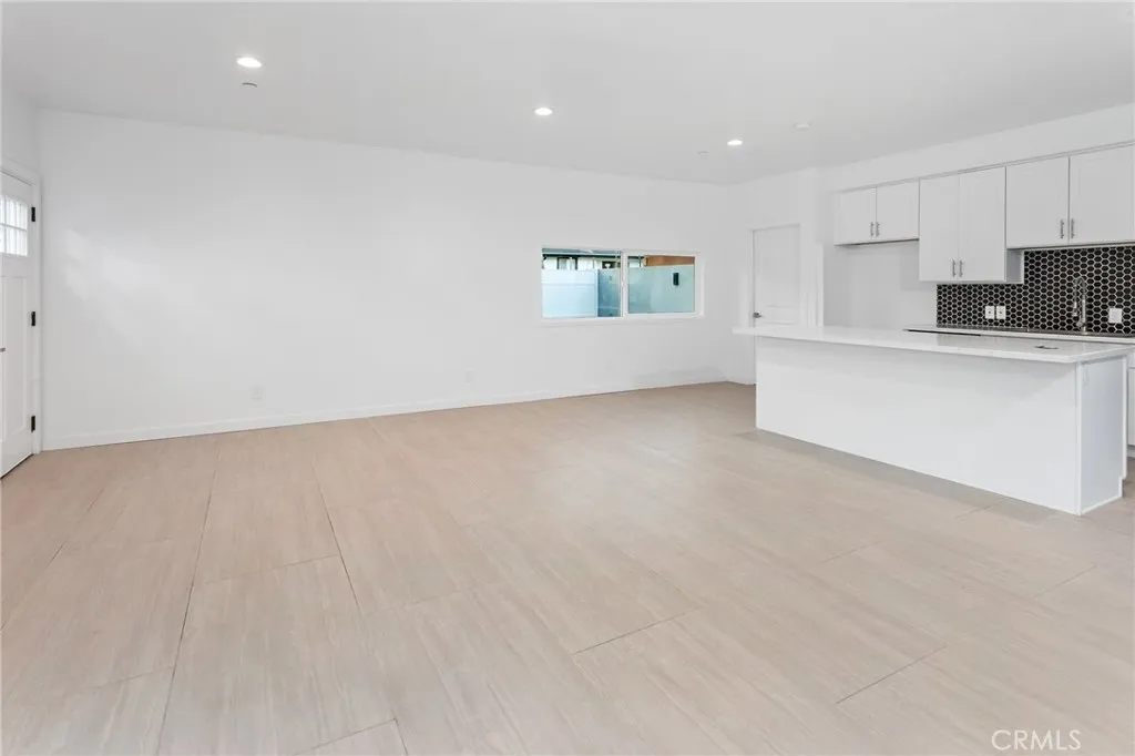 14594 Lyle Street, Sylmar, California 91342 home-pic-17