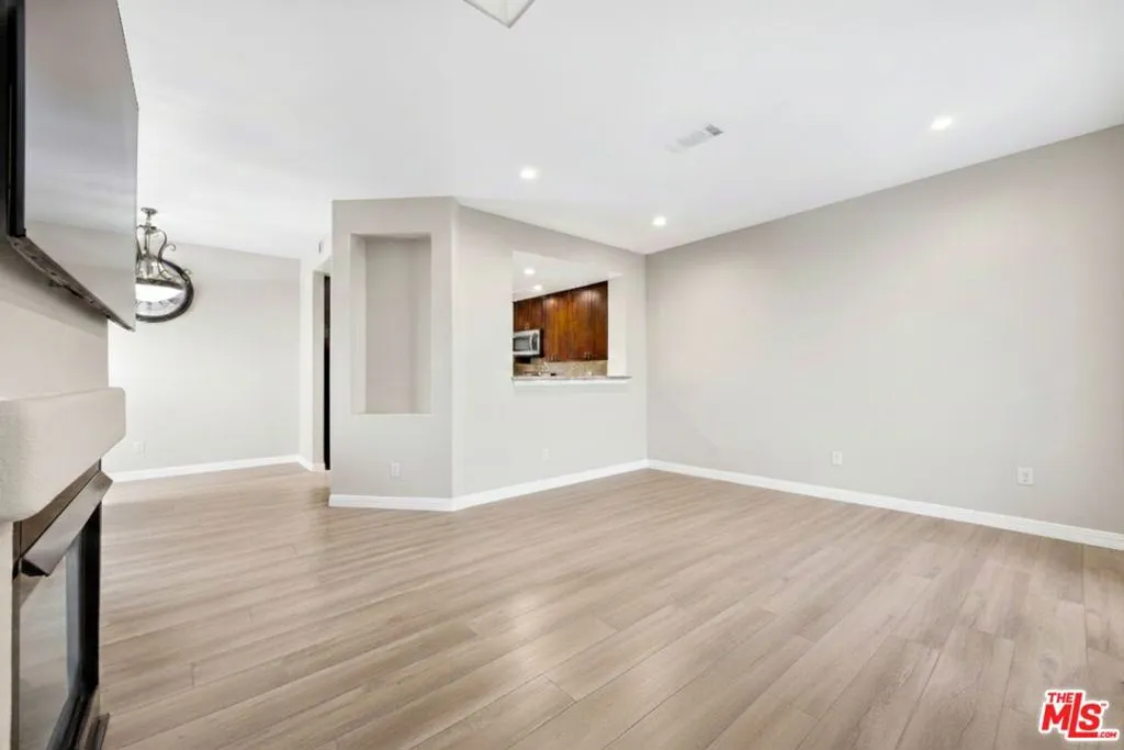 28955 Oak Spring Canyon Road 4, Canyon Country, California 91387 home-pic-4