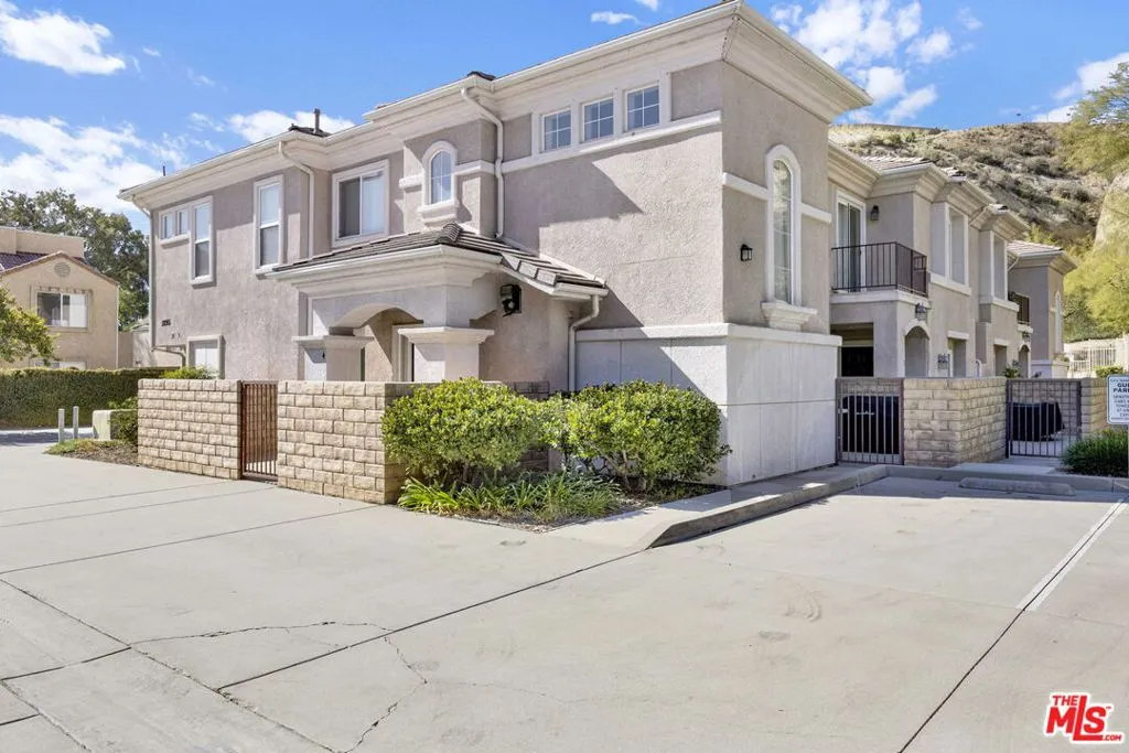 28955 Oak Spring Canyon Road 4, Canyon Country, California 91387 home-pic-1