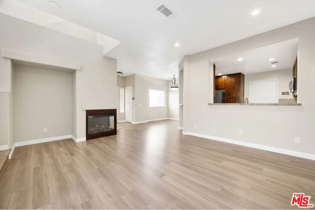 28955 Oak Spring Canyon Road 4, Canyon Country, California 91387 home-pic-3