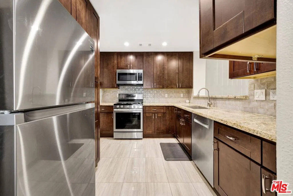 28955 Oak Spring Canyon Road 4, Canyon Country, California 91387 home-pic-7
