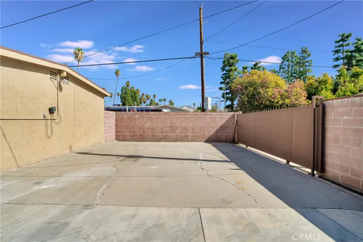 20300 Sherman Way, Winnetka, California 91306