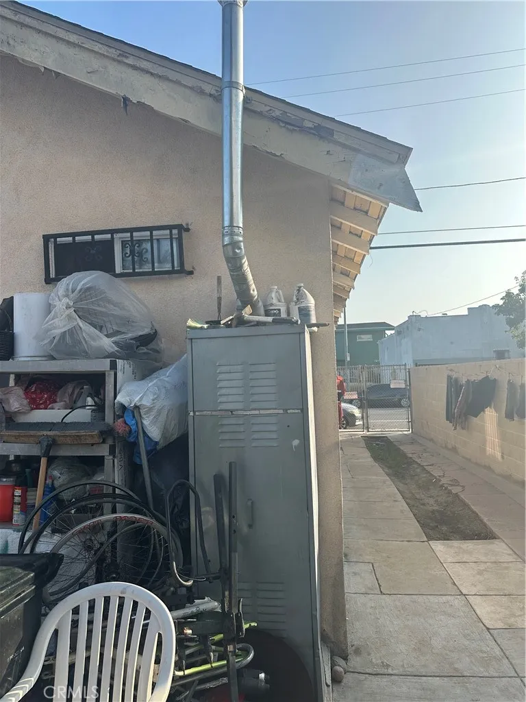 731 W 54th, Los Angeles, California 90037 home-pic-6