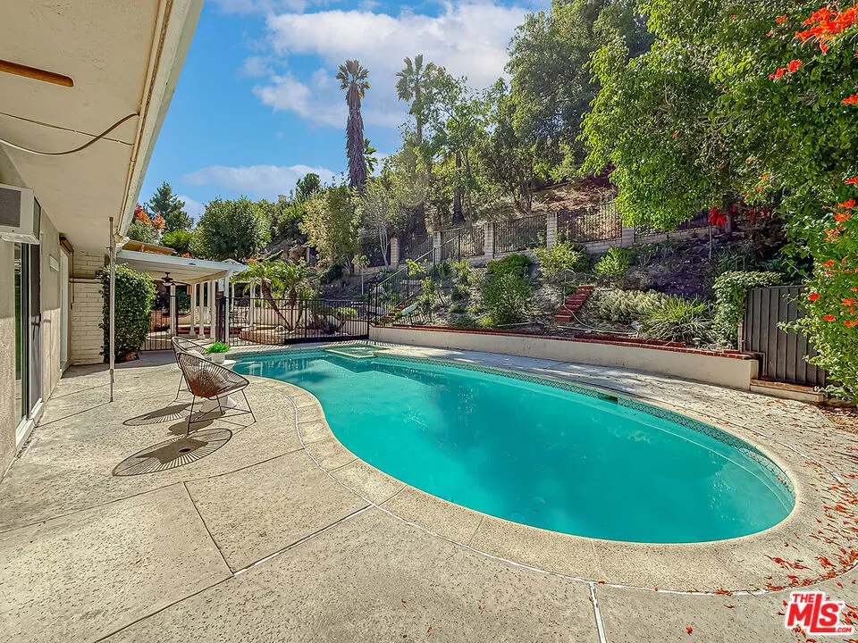 6129 Rod Avenue, Woodland Hills, California 91367 home-pic-47