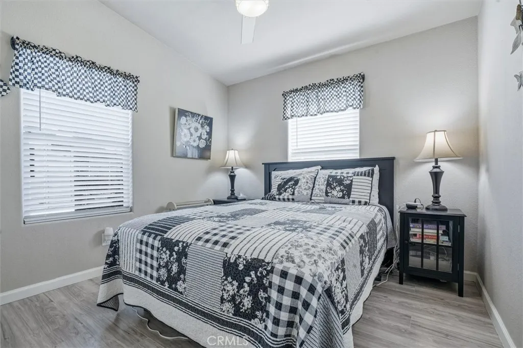 Cute 2nd bedroom with lots of light