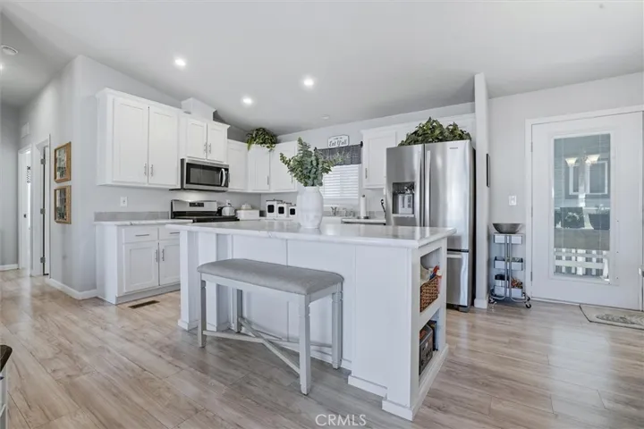 Incredible entertaining kitchen, island bench included!
