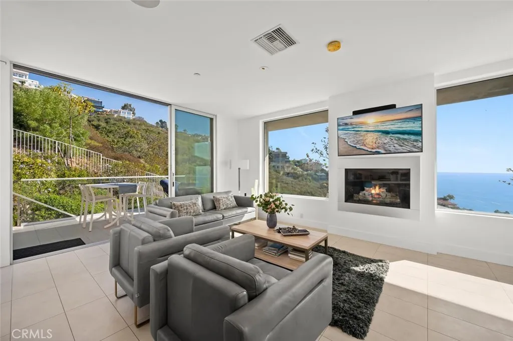 2300 Crestview, Laguna Beach, California 92651 home-pic-18