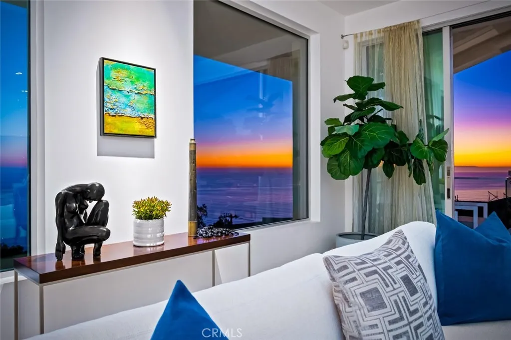 2300 Crestview, Laguna Beach, California 92651 home-pic-12