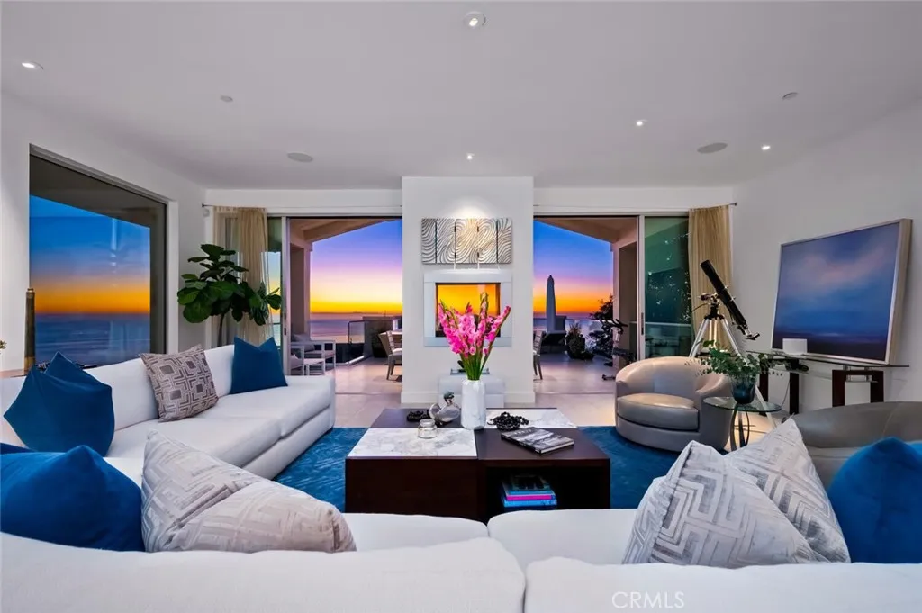 2300 Crestview, Laguna Beach, California 92651 home-pic-10