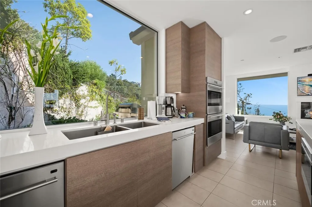 2300 Crestview, Laguna Beach, California 92651 home-pic-15