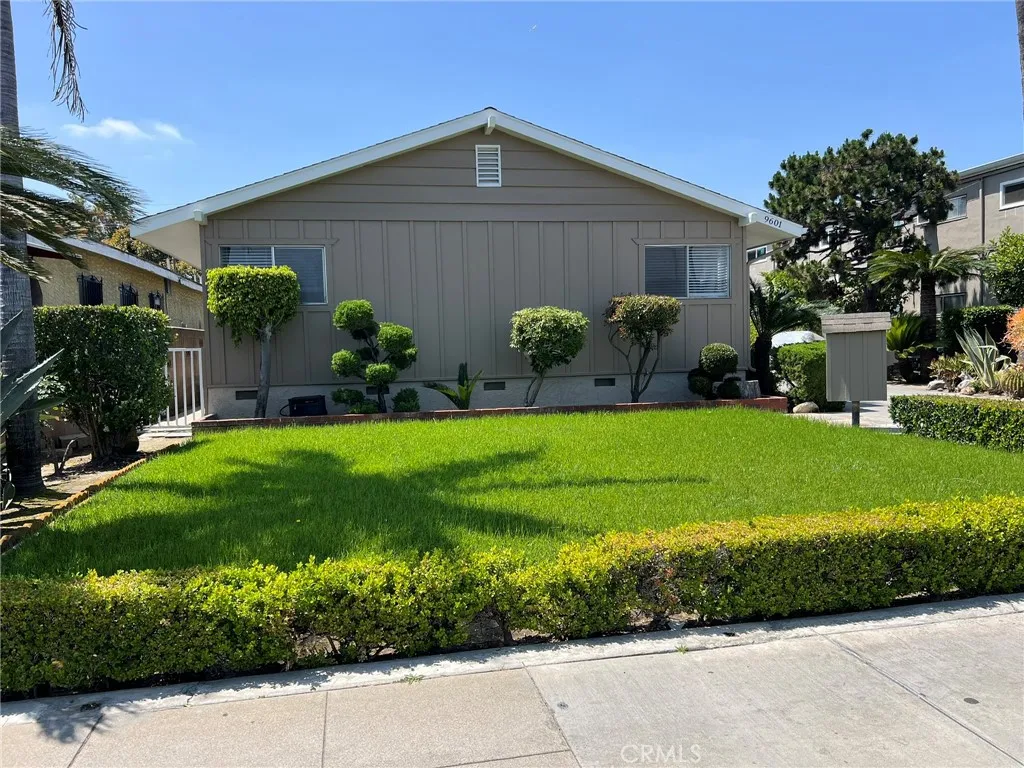 9601 San Juan Avenue, South Gate, California 90280 home-pic-1