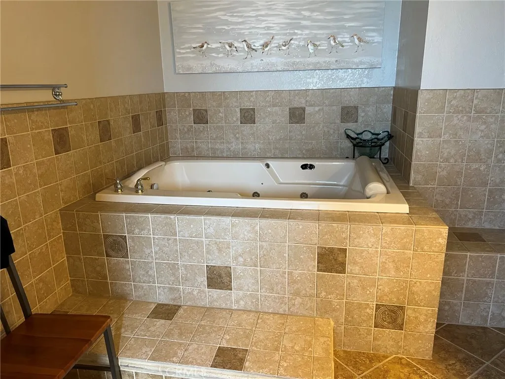 9601 San Juan Avenue, South Gate, California 90280 home-pic-55