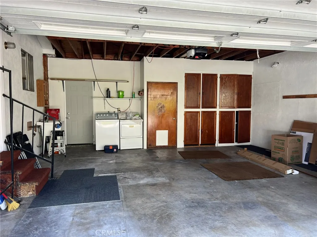 9601 San Juan Avenue, South Gate, California 90280 home-pic-5