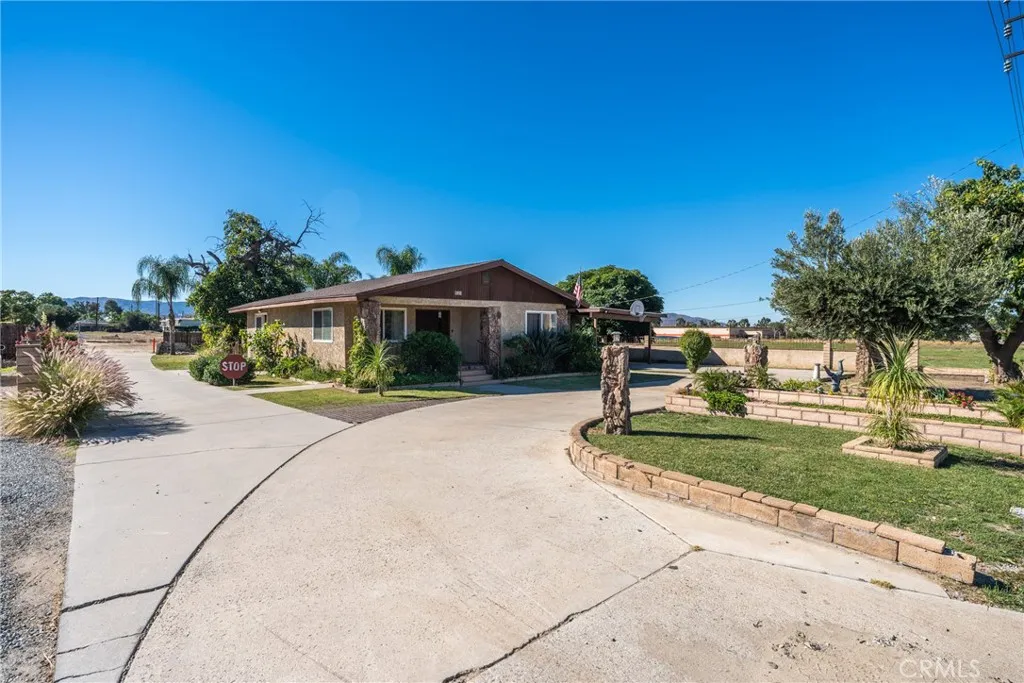 831 W Lugonia, Redlands, California 92374 — photo 5