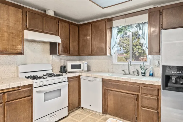 831 W Lugonia, Redlands, California 92374