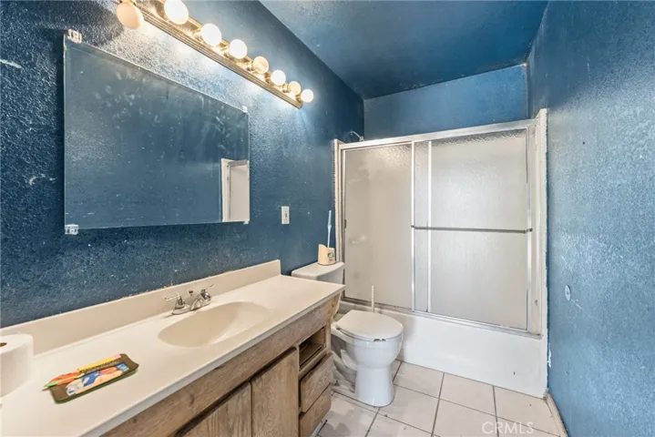 831 W Lugonia, Redlands, California 92374