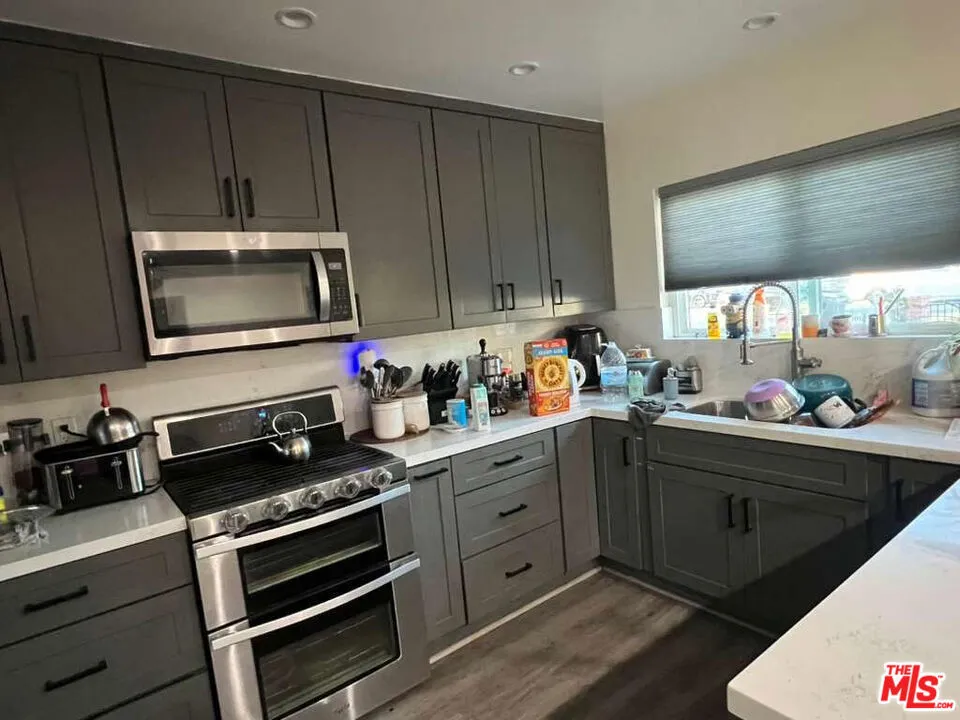 17014 Rinaldi Street, Granada Hills, California 91344 home-pic-2