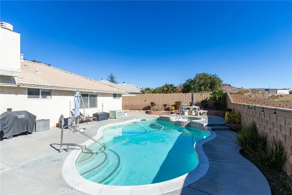 19783 Lara Lane, Apple Valley, California 92308 home-pic-36