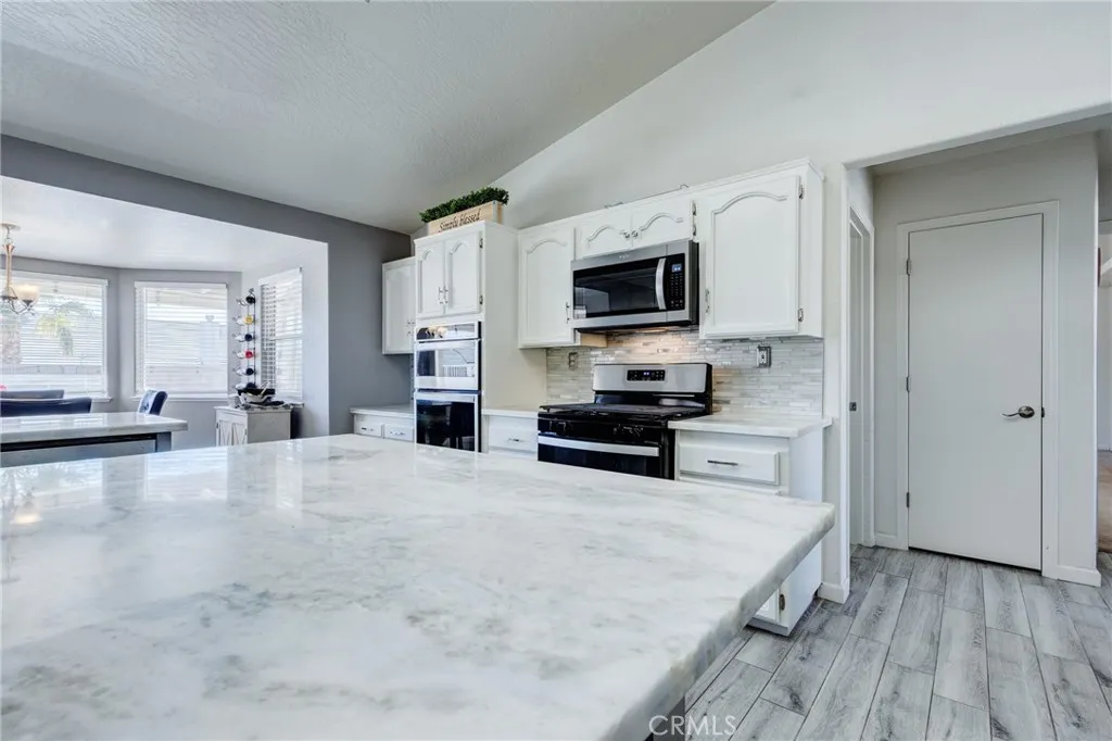 19783 Lara Lane, Apple Valley, California 92308 home-pic-16