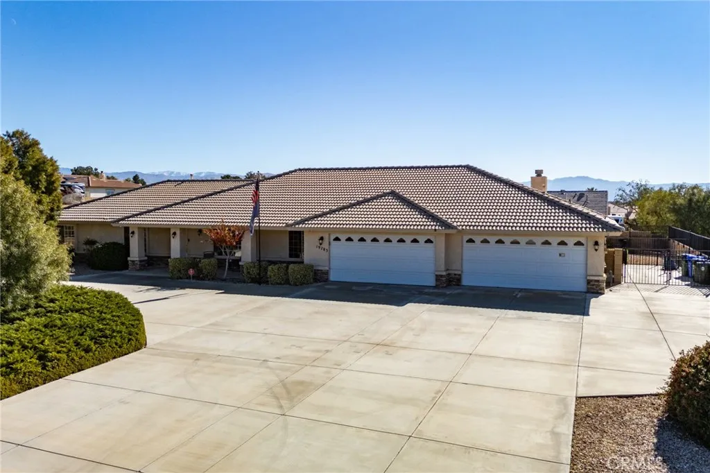 19783 Lara Lane, Apple Valley, California 92308 home-pic-2