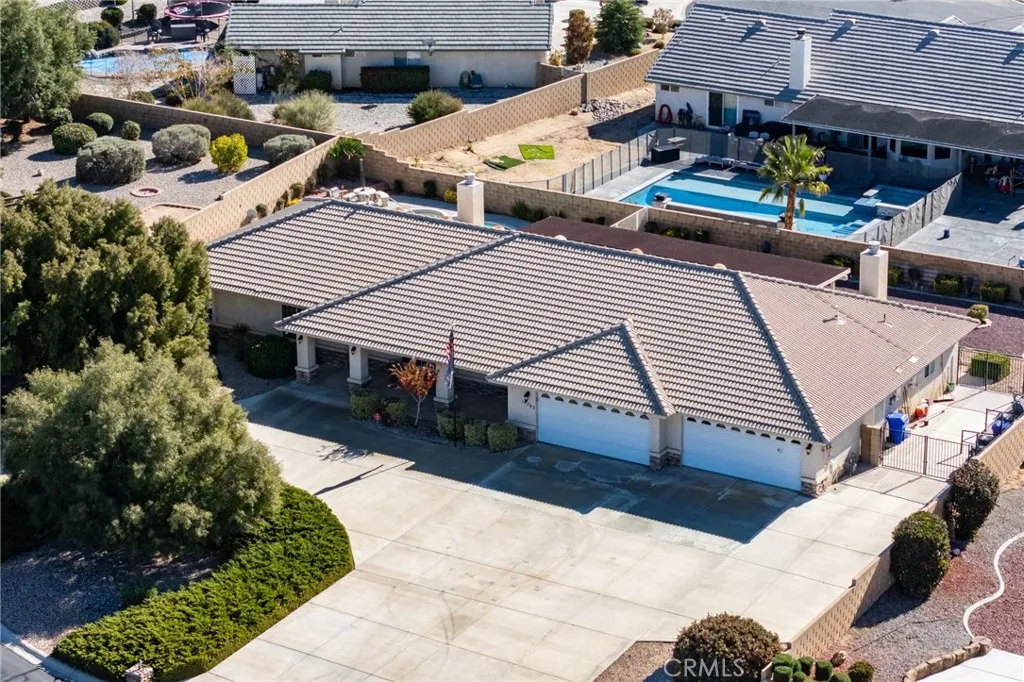 19783 Lara Lane, Apple Valley, California 92308 home-pic-6